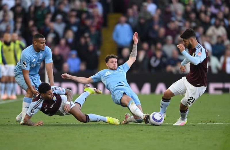 Nottingham có lợi thế sân nhà trước Aston Villa